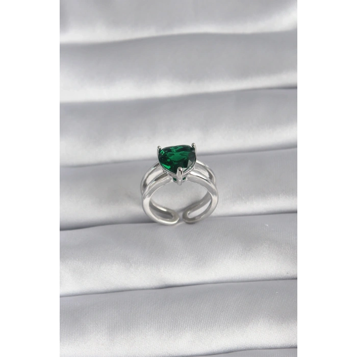 Pirinç Gümüş Renk Yeşil Zirkon Taşlı Tek Taş Model Kadın Yüzük