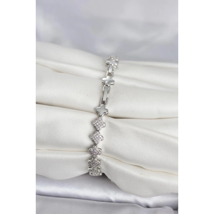 Pirinç Gümüş Renk Yonca Model Sıralı Zirkon Taşlı Kadın Bileklik