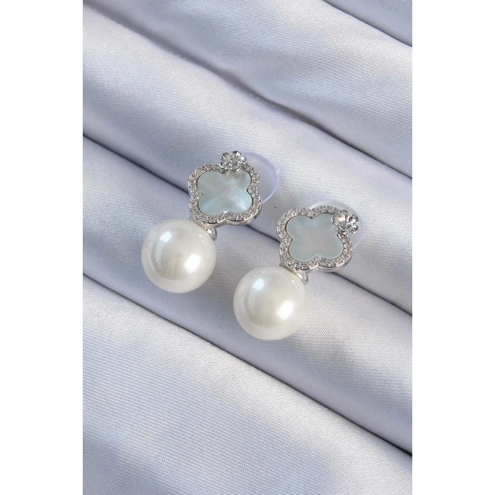 Pirinç Gümüş Renk Zirkon Taşlı Minimal Çiçek Tasarımlı Kadın Küpe