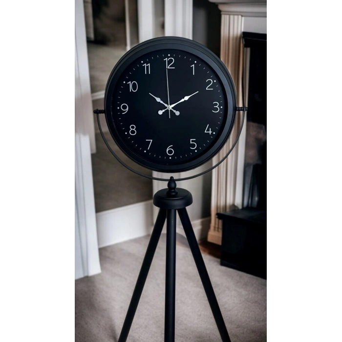Zentime Sade Siyah Tripod Ayaklı Saat
