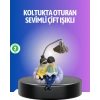 Kitap Okuyan Çift Figürlü Gece Lambası Romantik Dekoratif Masa Lambası