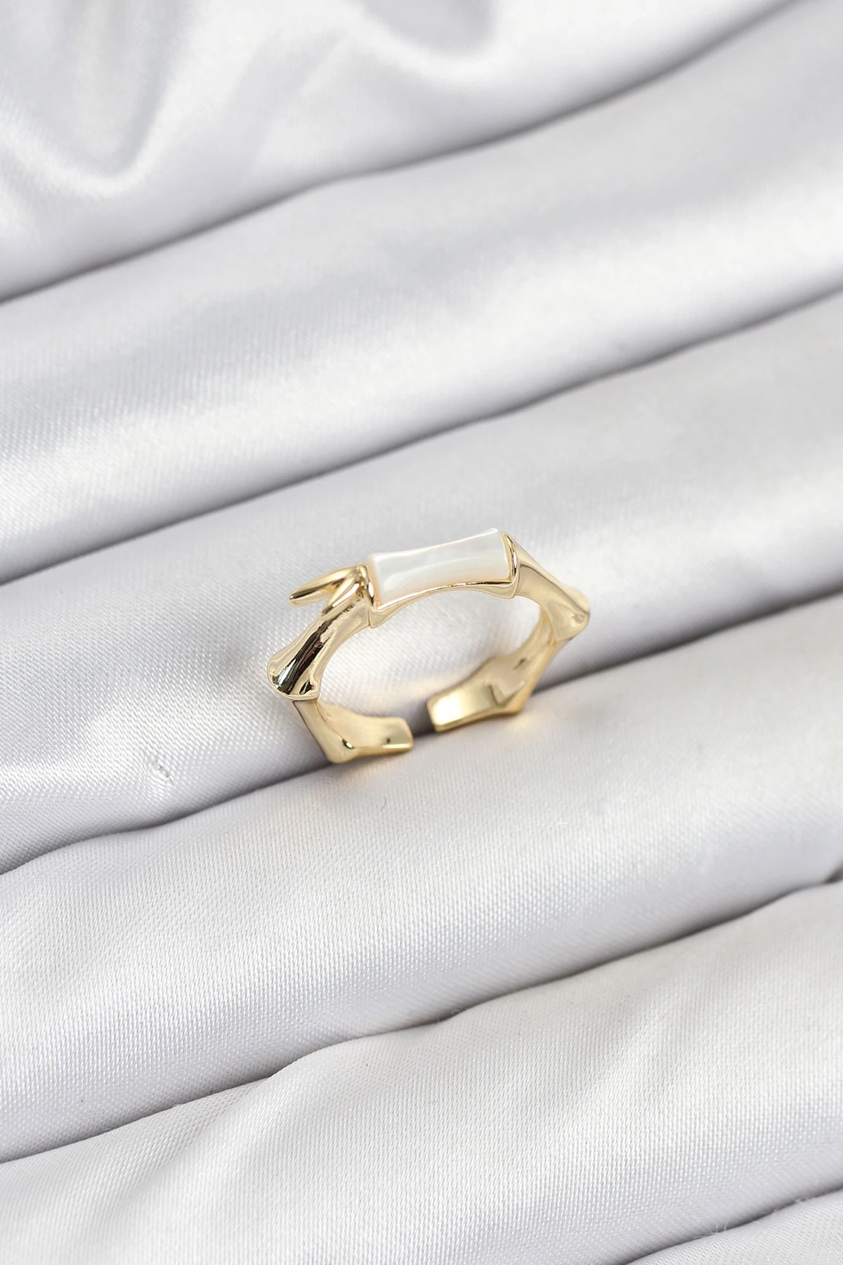 Pirinç Gold Renk Kemik Model Kadın Yüzük