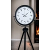 Siyah Arap Rakamlı Sıradışı Tasarım Tripod Ayaklı Saat