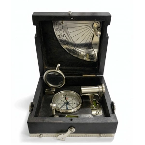 Ahşap Kutulu İşlemeli Pirinç Pusula Seti