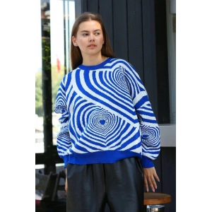 Beyaz kalp çizgili kazak saks mavisi