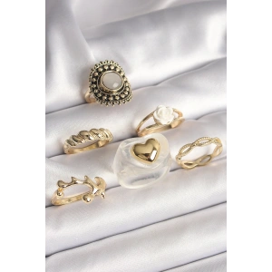 Pirinç Gold Renk Beyaz Gül Figür Kalp İşlemeli Sarmal Detay 6Lı Kadın Yüzük Seti