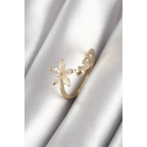 Pirinç Gold Renk Zirkon Taşlı Çiçek Model Kalp Detay Kadın Yüzük