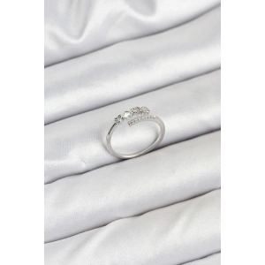 Pirinç Gümüş Renk Kalpli Detaylı Zirkon Taşlı Kadın Yüzük