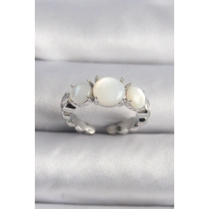 Pirinç Gümüş Renk Zirkon Taş Detaylı Beyaz Sedefli VIP Seri Kadın Yüzük