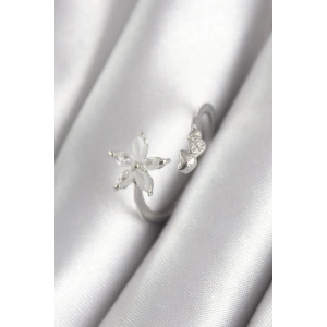 Pirinç Gümüş Renk Zirkon Taşlı Çiçek Model Kalp Detay Kadın Yüzük