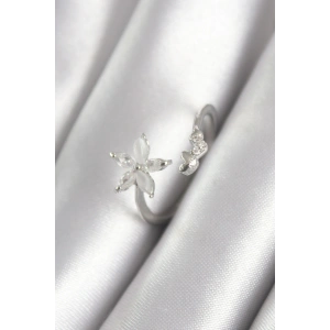 Pirinç Gümüş Renk Zirkon Taşlı Çiçek Model Kalp Detay Kadın Yüzük