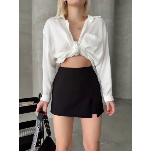 Tek yırtmajlı şort etek