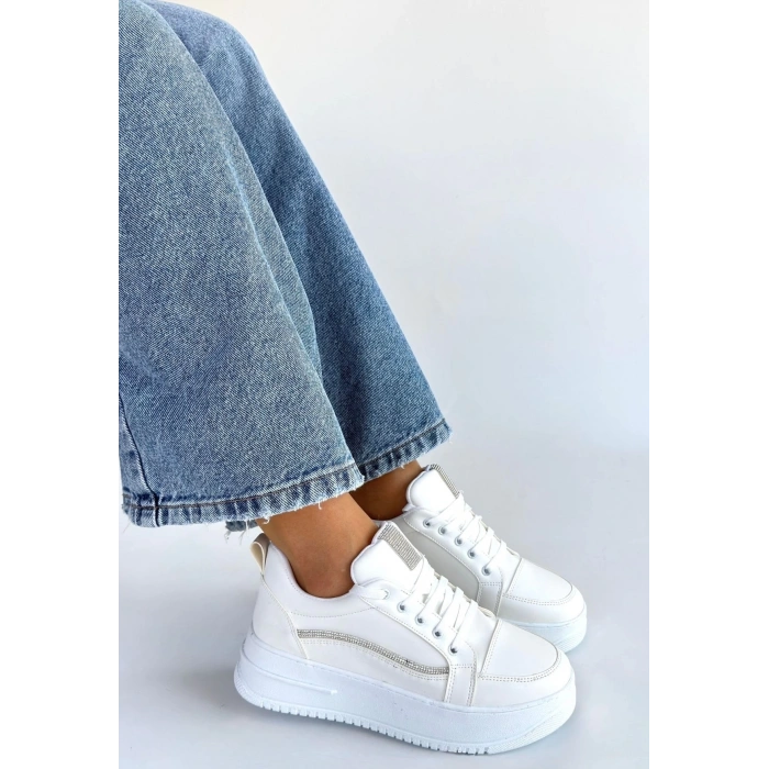 Natte Beyaz Cilt Bağcıklı Spor Ayakkabı