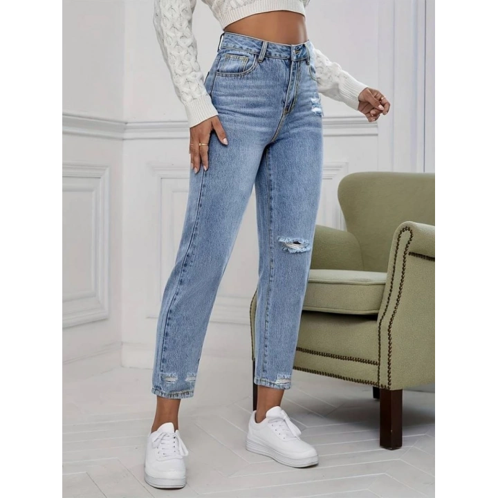 Kadın Açık Mavi Yırtık Mom Fit Kot Pantolon