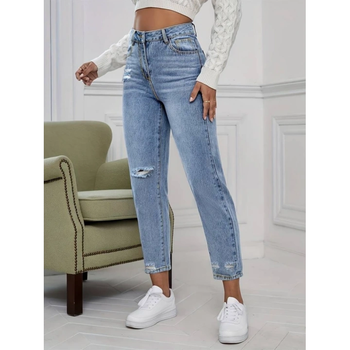 Kadın Açık Mavi Yırtık Mom Fit Kot Pantolon