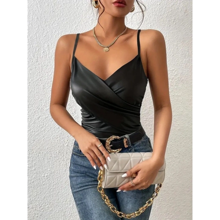 Kadın Ip Askılı Geniş V Yakalı Deri Bluz