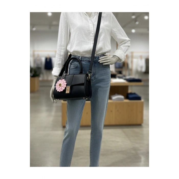 Omuz ve El Çantası ve Çiçek Figürlü Aynalı Anahtarlık Hediyeli, Mekanizmalı Günlük Sade Çanta
