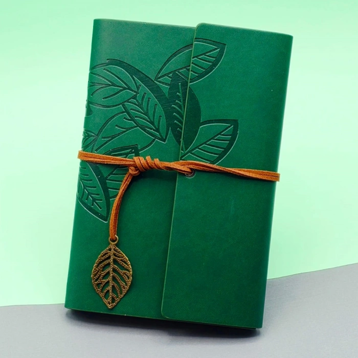 Yeşil Deri Kapaklı Yaprak Desenli Defter