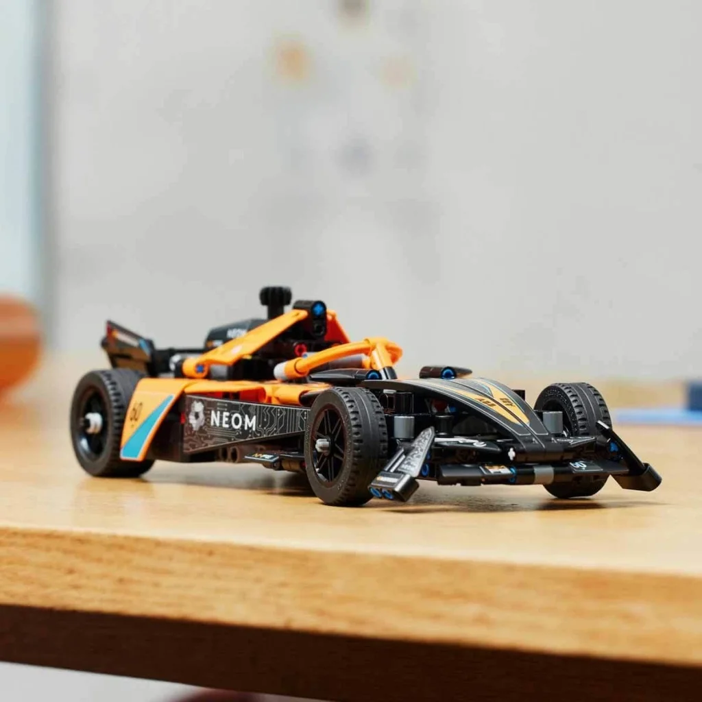 Nessiworld LEGO Technic NEOM McLaren Formula E Yarış Arabası 42169