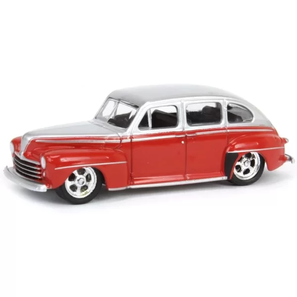 Nessiworld Greenlight 1/64 1947 Ford Fordor Super Deluxe