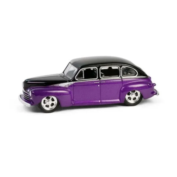 Nessiworld Greenlight 1/64 California Lowriders Series 6- 1946 Fordor Super Deluxe