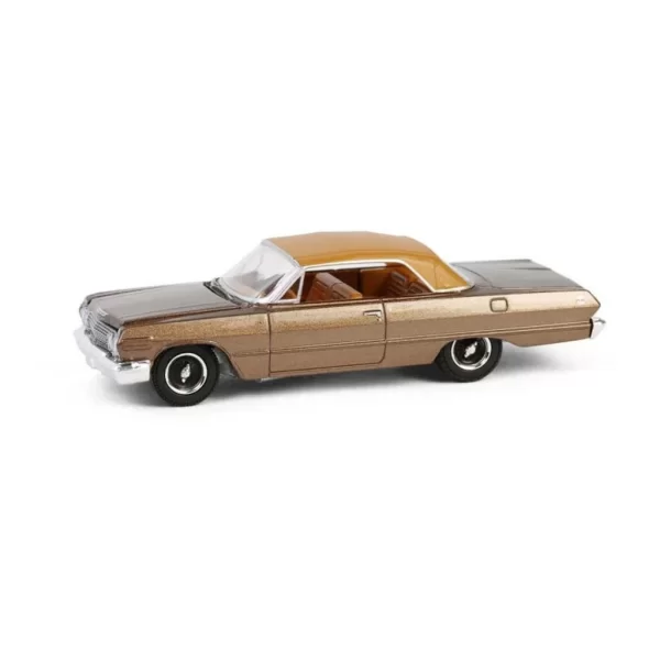 Nessiworld Greenlight 1/64 California Lowriders Series 6- 1963 Chevrolet Impala SS Convertible Top Up