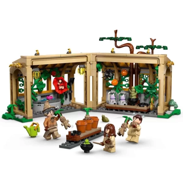 Nessiworld LEGO Harry Potter Hogwarts Şatosu: Bitkibilim Dersi 76445