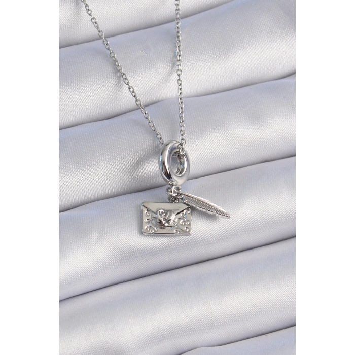 316L Çelik Gümüş Renk Kalp Detay Mektup Figür Charm Model Kadın Kolye