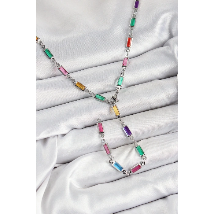 Pirinç Renkli Zirkon Taşlı Dikdörtgen Model Gümüş Renk Kadın Y Kolye