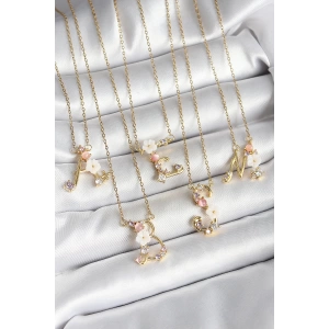 316L Çelik Gold Renk Zirkon Taşlı Çiçek Detaylı Harf Kolye 24lü Paket Kolye