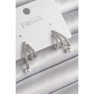 Pirinç Gümüş Renk Zirkon Taşlı Pençe Model İnci Detay Kadın Küpe