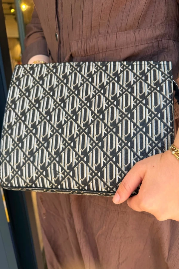 İPKYL DERİ MONOGRAM CLUTCH