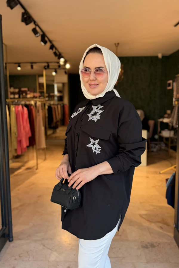 Önü Yıldız İşlemeli Siyah