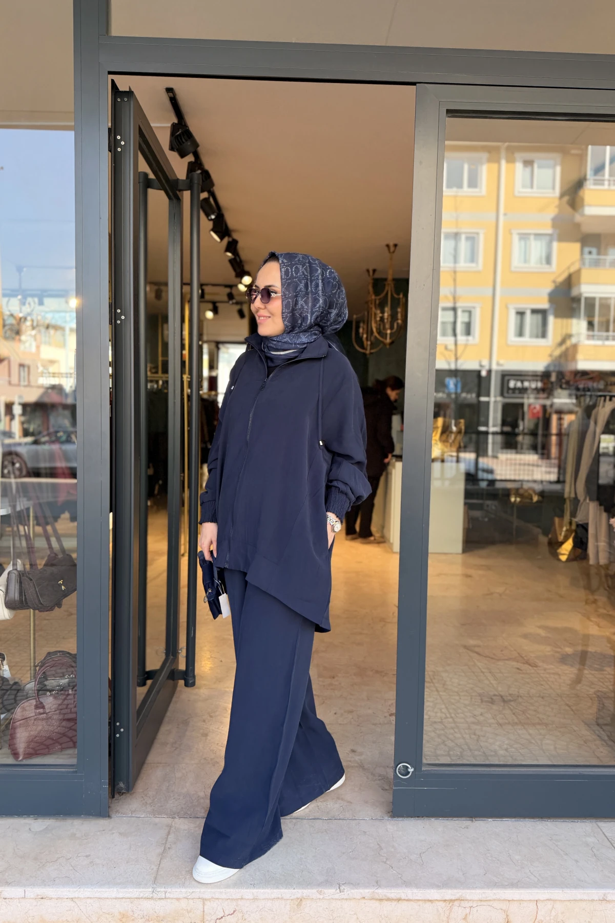 Lacivert Salaş Takım
