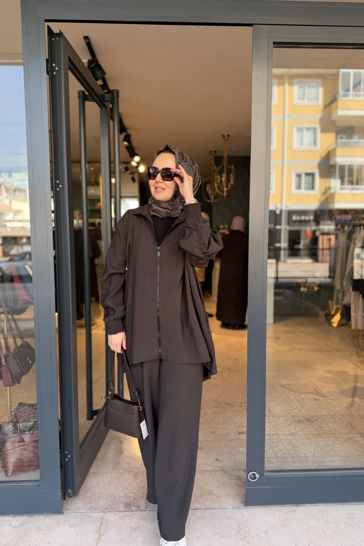 Kahverengi Salaş Takım