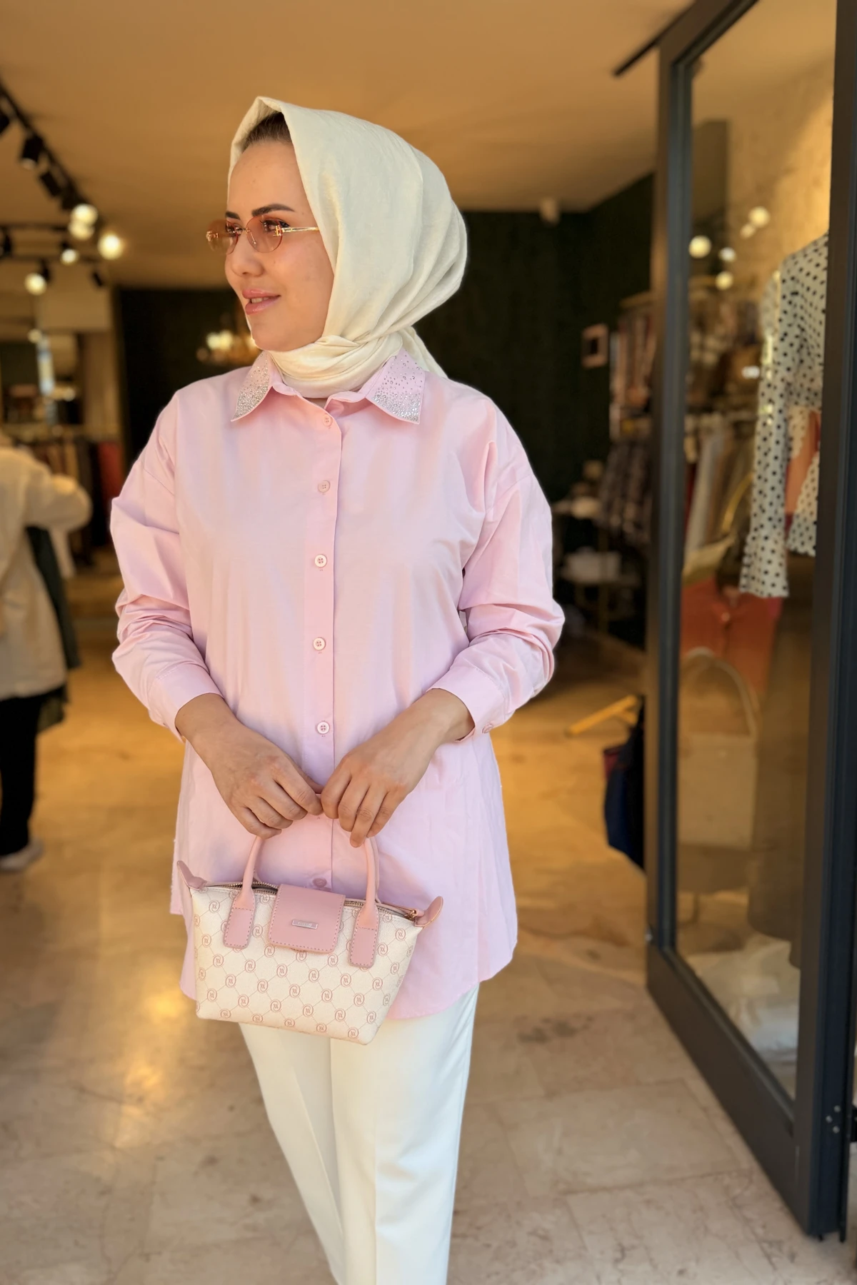 Arkası Yakası Taşlı Gömlek