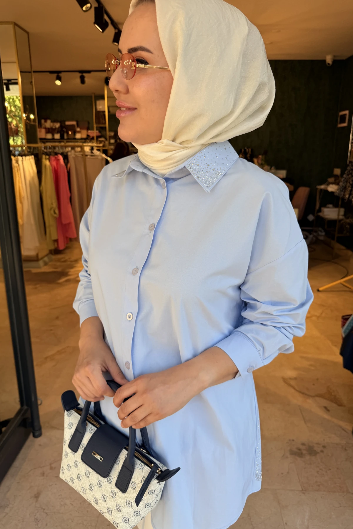 Arkası Yakası Taşlı Gömlek
