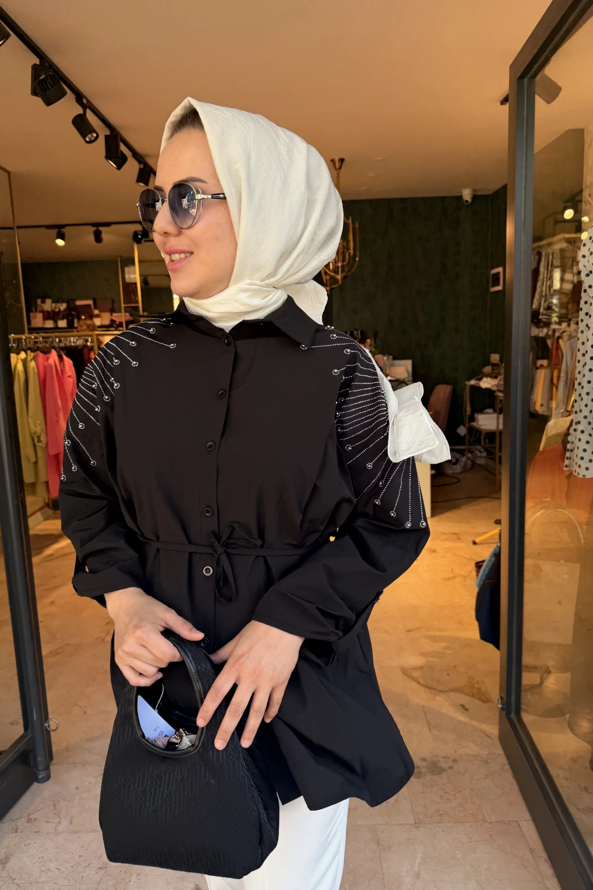 Güneş İşlemeli Siyah