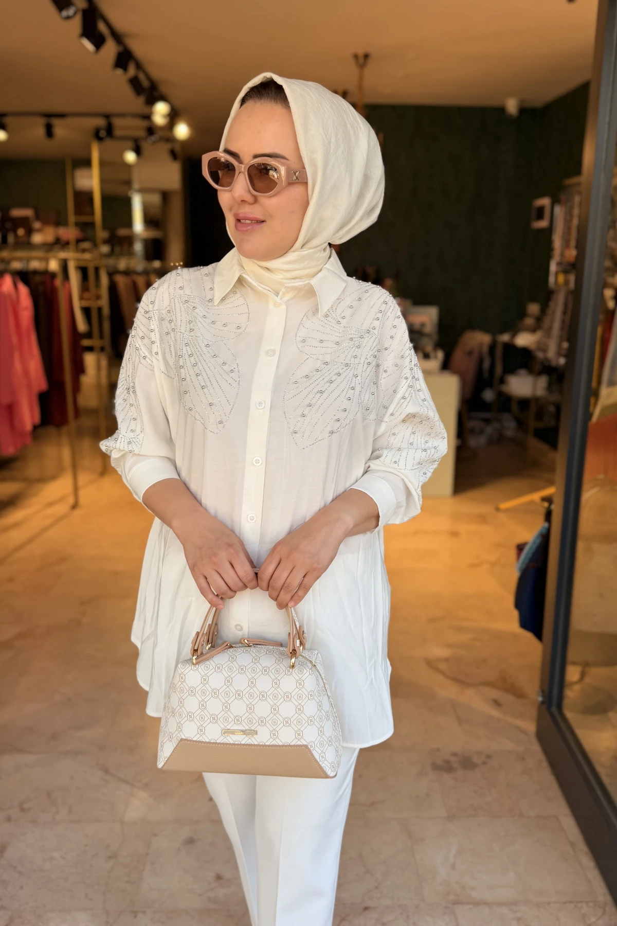 Melek Kanadı İşlemeli Beyaz