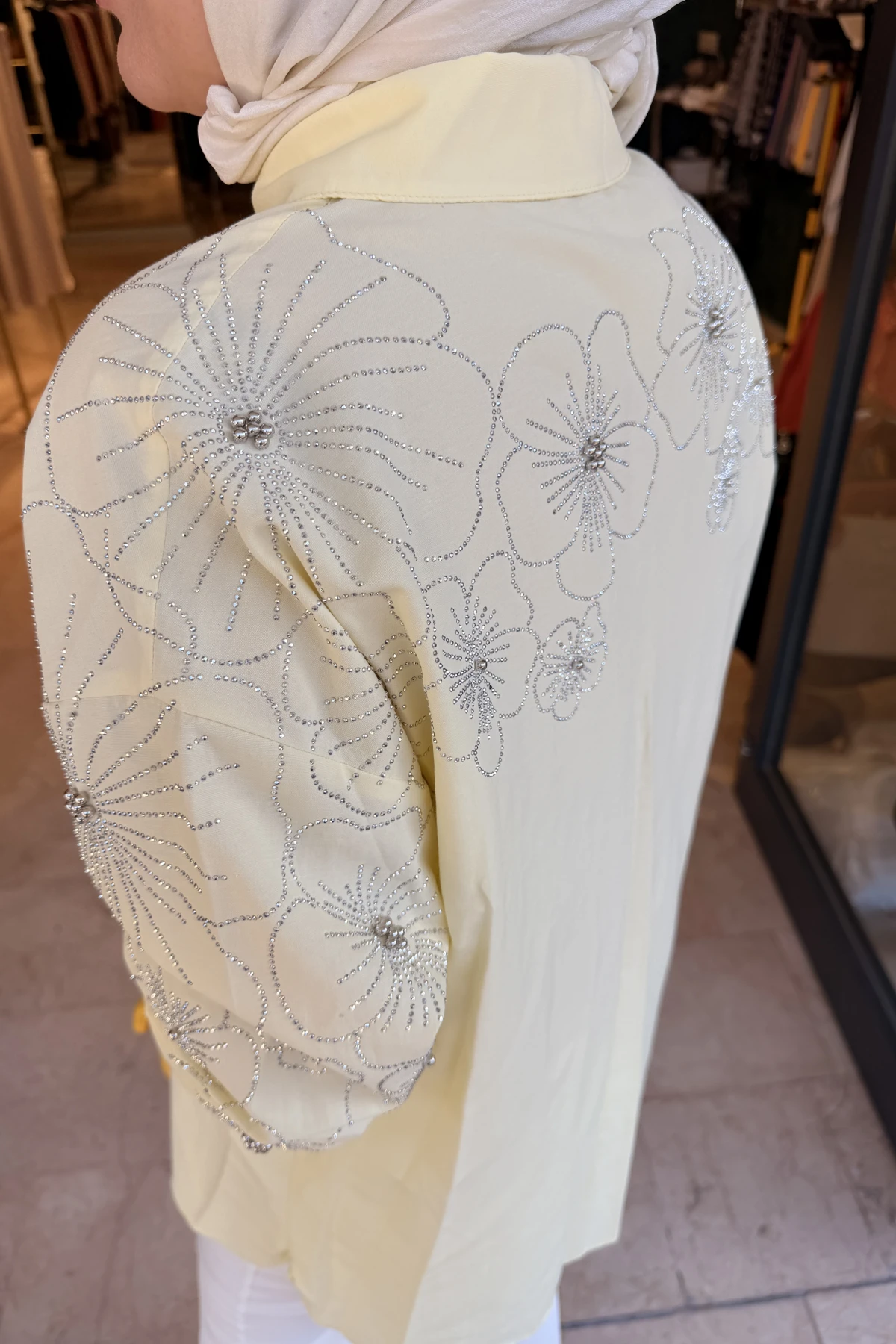 Kolları Çiçek İşlemeli Sarı