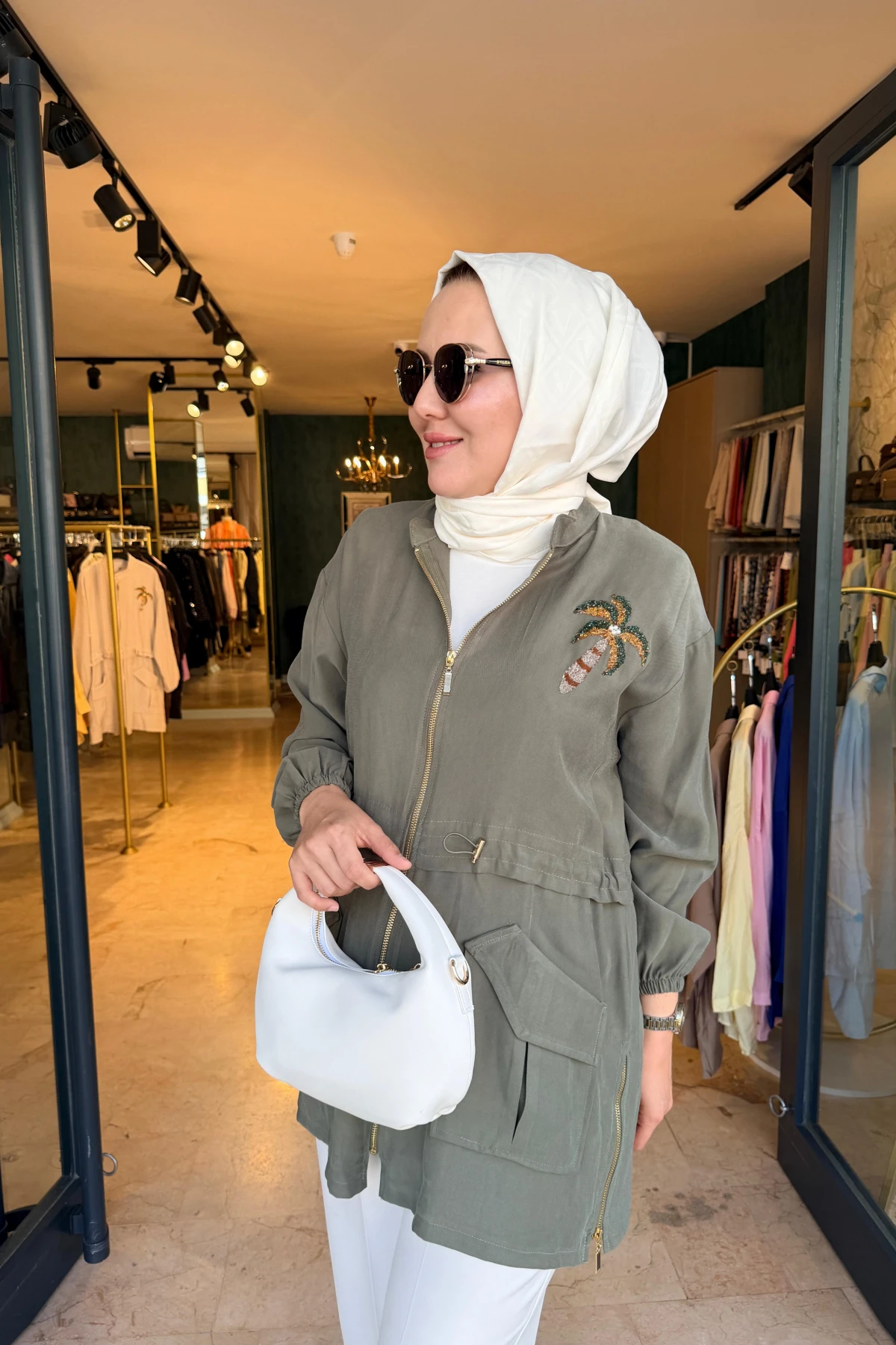 PALMİYE BROŞLU GİY ÇIK CEKET