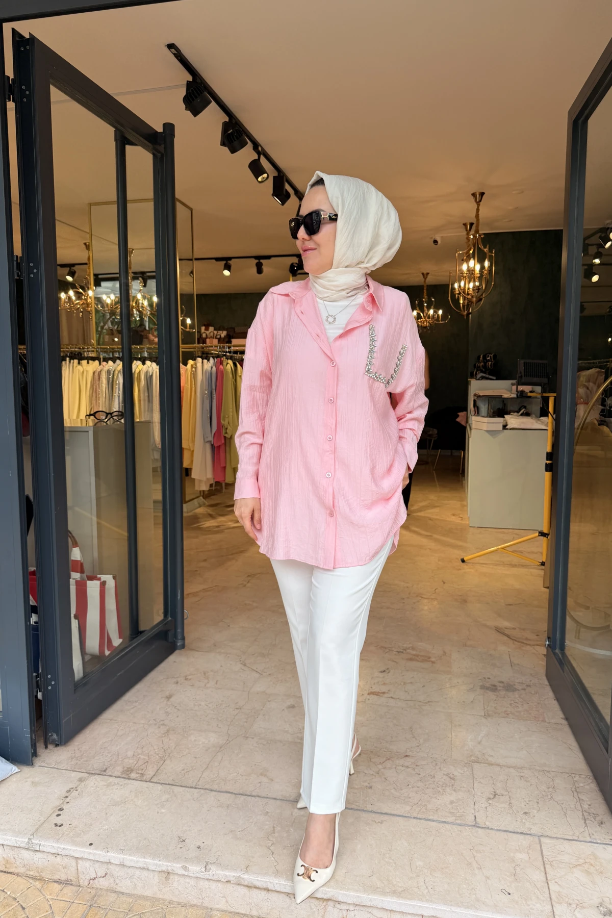 Tek Cebi Taşlı Pembe Gömlek