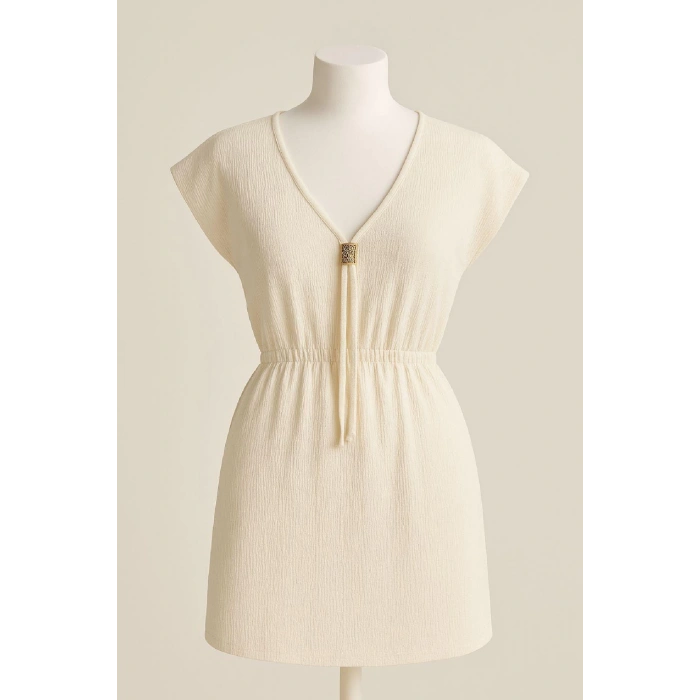 Kadın Beyaz Yanları Yırtmaçlı Tokalı V Yaka Mini Plaj Elbisesi