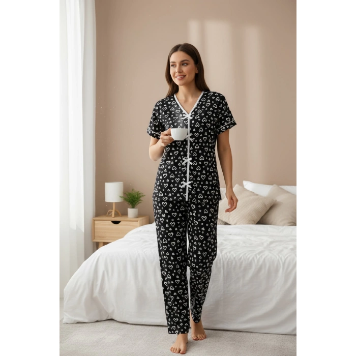 Kadın Siyah Kalp Desenli Fiyonklu Kısa Kollu Uzun Pijama Takımı