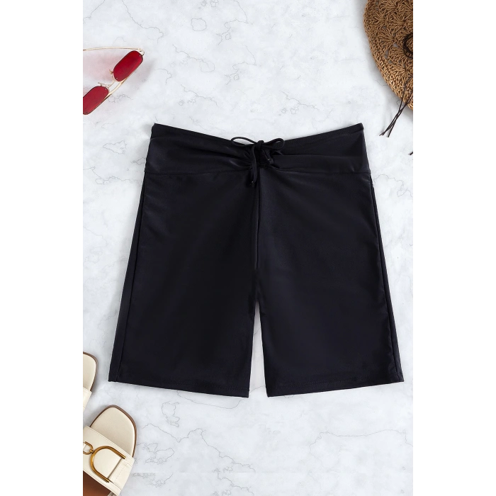 Kadın Siyah Önden Bağcıklı Deniz Şortu