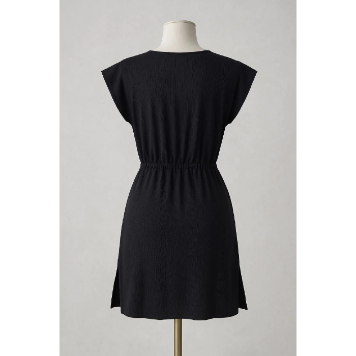 Kadın Siyah Yanları Yırtmaçlı Tokalı V Yaka Mini Plaj Elbisesi