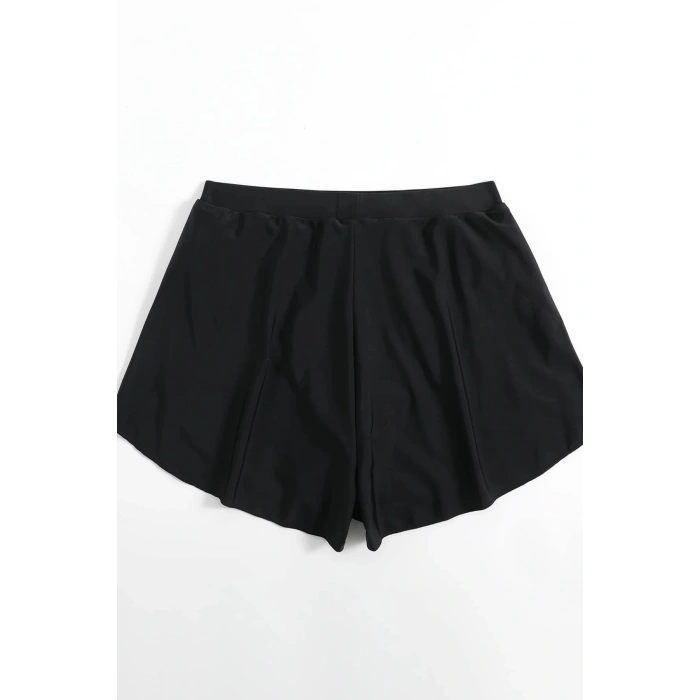 Kadın Siyah Yırtmaçlı Etek Görünümlü Şık Deniz Şortu