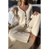Kadın Beyaz Örme Kumaş V Yaka Düğmeli Rahat Şık Pijama Takımı
