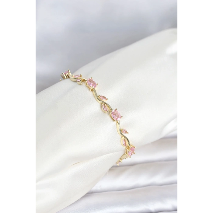 Pirinç Gold Renk Pembe Zirkon Taşlı Çiçek Model Kadın Bileklik TJ-BB8538
