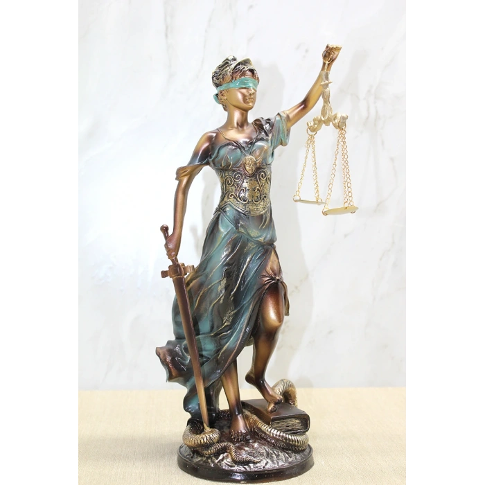 Polyesyet Adalet Figürü